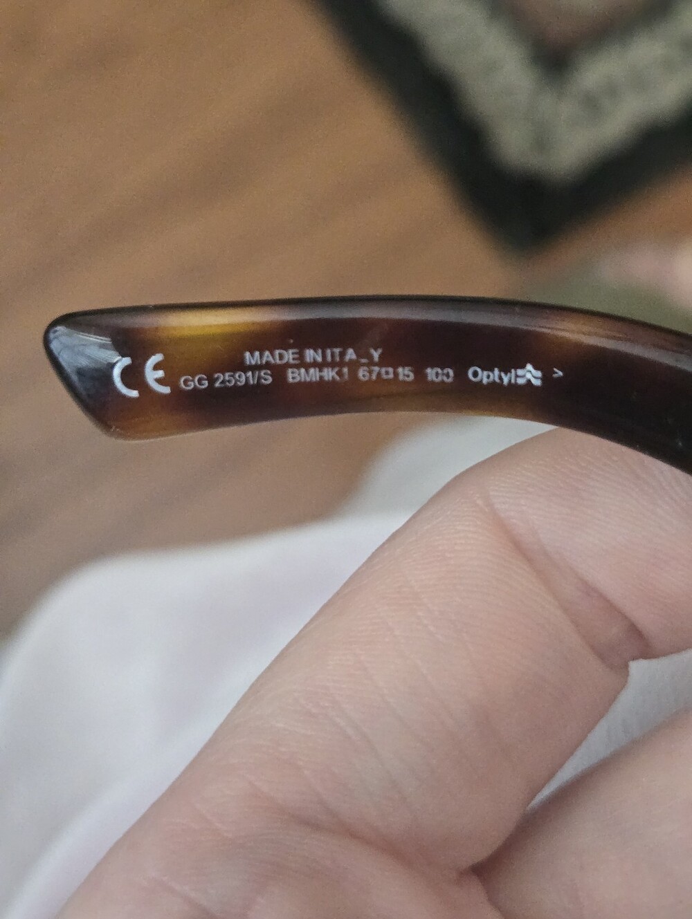 Gucci Branded Black and Gold Men's Sunglasses - Picture 7 of 8